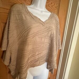 Bucket List•TEXTURED V-NECK BOXY TOP